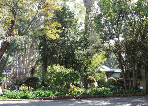 Two Sisters Chalets - Accommodation Yamba 0