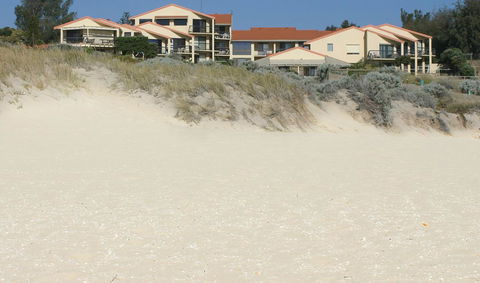 Scarborough & Absolutely Beachfront - Accommodation Yamba 0