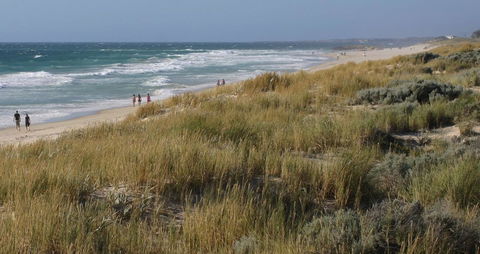 Scarborough & Absolutely Beachfront - Accommodation Yamba 2