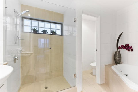 The Executive Penthouse - Accommodation Yamba 9