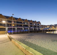 Dolphin Quay Apartments - Accommodation Yamba