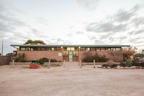 EUCLA MOTOR HOTEL - Accommodation Yamba 9