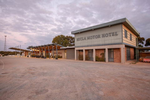EUCLA MOTOR HOTEL - Accommodation Yamba 0