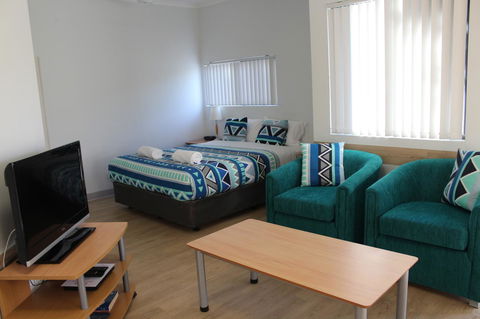 Mandurah Ocean Marina Chalets - Accommodation Yamba 9