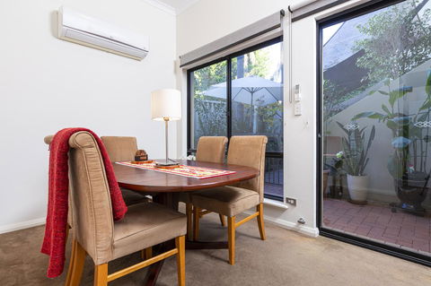Como Executive Apartment - Accommodation Yamba 10