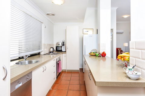 Como Executive Apartment - Accommodation Yamba 8