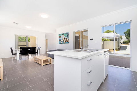 Victoria Park Town House - Accommodation Yamba 0