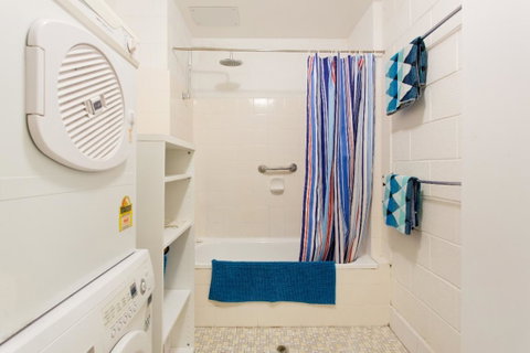 Retro Central Claremont Oasis - Accommodation Yamba 11