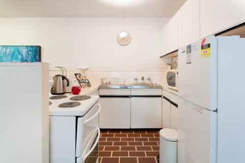 Retro Central Claremont Oasis - Accommodation Yamba 8