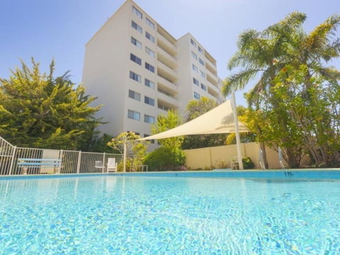 Retro Central Claremont Oasis - Accommodation Yamba 14