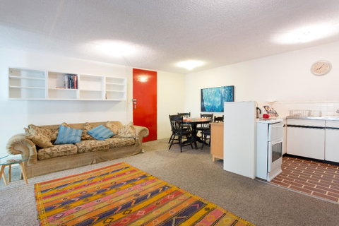 Retro Central Claremont Oasis - Accommodation Yamba 3