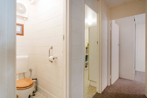 Retro Central Claremont Oasis - Accommodation Yamba 9