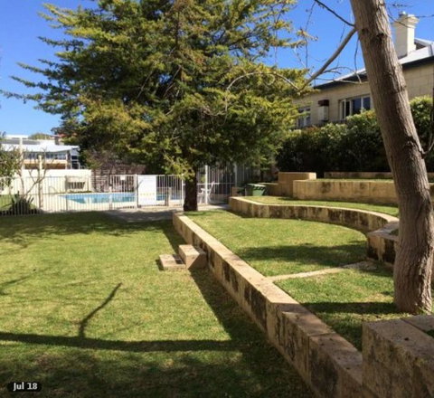 Retro Central Claremont Oasis - Accommodation Yamba 13