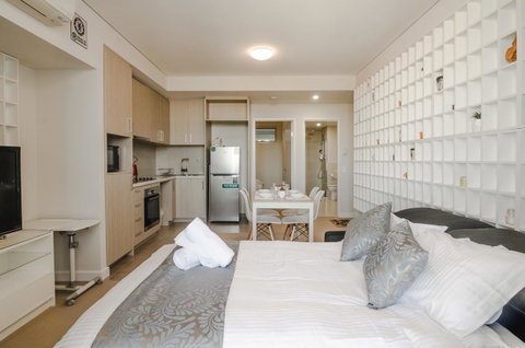 Boutique Carousel Apartment - Accommodation Yamba 9
