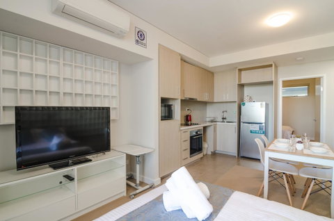 Boutique Carousel Apartment - Accommodation Yamba 3