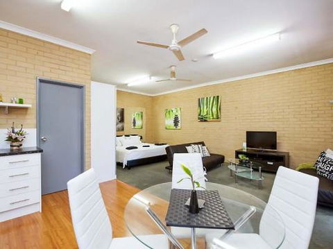 Garden Studio - Accommodation Yamba 4