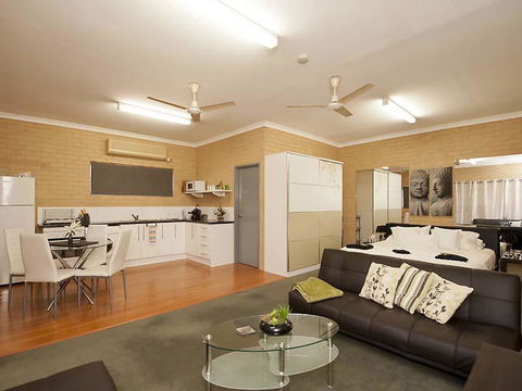 Garden Studio - Accommodation Yamba 7