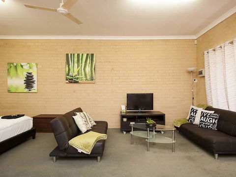 Garden Studio - Accommodation Yamba 6