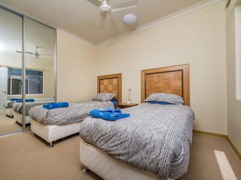 Seafront Unit 60 - Accommodation Yamba 2