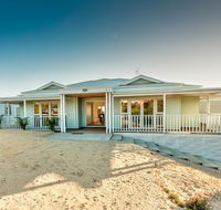 Blue Sky Escapes The Lookout Lancelin - Accommodation Yamba