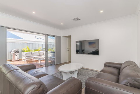 Karrinyup Waters Luxury House Rental - Accommodation Yamba 9