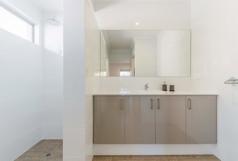 Karrinyup Waters Luxury House Rental - Accommodation Yamba 2