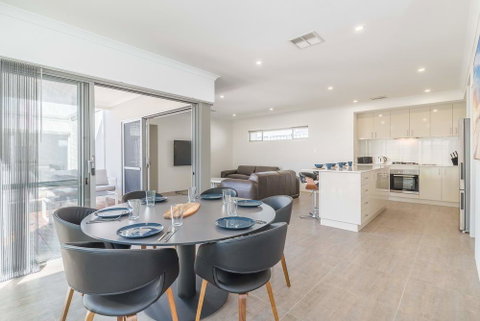 Karrinyup Waters Luxury House Rental - Accommodation Yamba 18