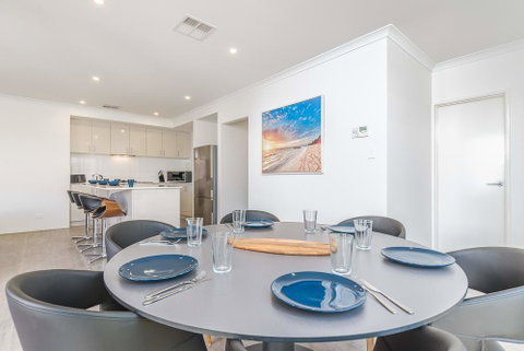 Karrinyup Waters Luxury House Rental - Accommodation Yamba 1
