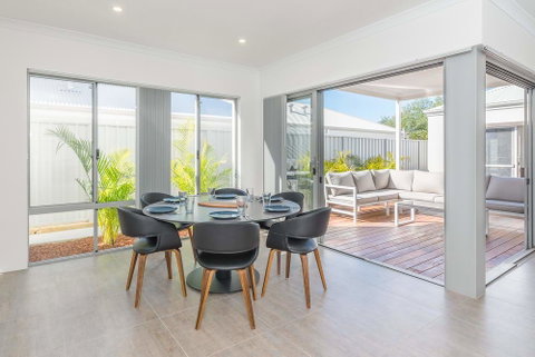 Karrinyup Waters Luxury House Rental - Accommodation Yamba 0