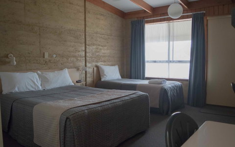 Hopetoun Motel & Chalet Village - Accommodation Yamba 1