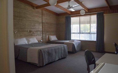 Hopetoun Motel & Chalet Village - Accommodation Yamba 2