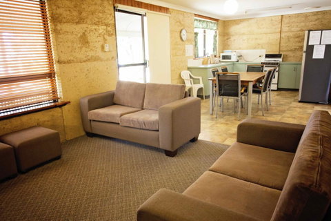 Hopetoun Motel & Chalet Village - Accommodation Yamba 8