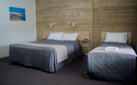 Hopetoun Motel & Chalet Village - Accommodation Yamba 0