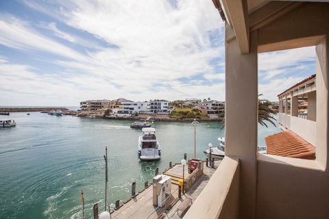 The Marina Hotel - Mindarie - Accommodation Yamba 2
