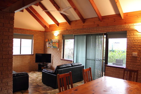 Kestrel Chalets - Accommodation Yamba 8