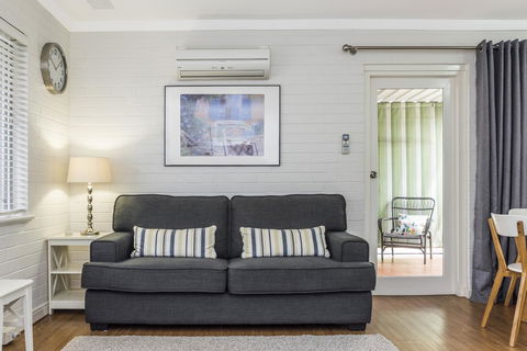 Hensman 10 - Accommodation Yamba 7