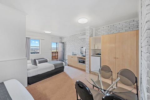 Coach House Launceston - Accommodation Yamba 9