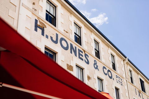 The Henry Jones Art Hotel - Accommodation Yamba 0