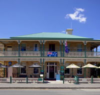 The Richmond Arms Hotel - Accommodation Yamba