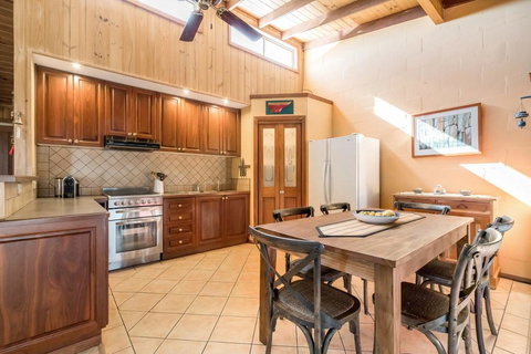 Freycinet Panorama - Accommodation Yamba 8