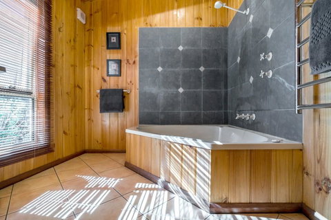 Freycinet Panorama - Accommodation Yamba 12