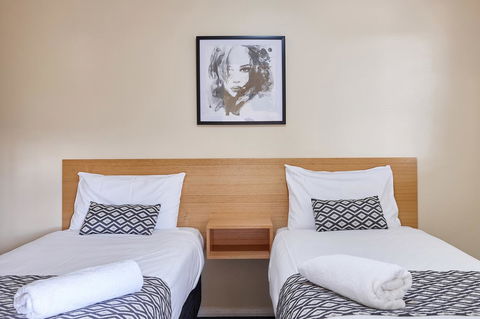 Elphin Serviced Apartments - Accommodation Yamba 3