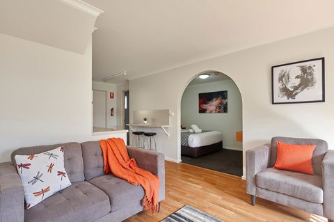 Elphin Serviced Apartments - Accommodation Yamba 11