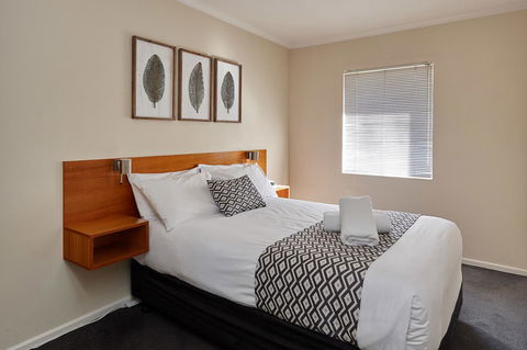Elphin Serviced Apartments - Accommodation Yamba 1