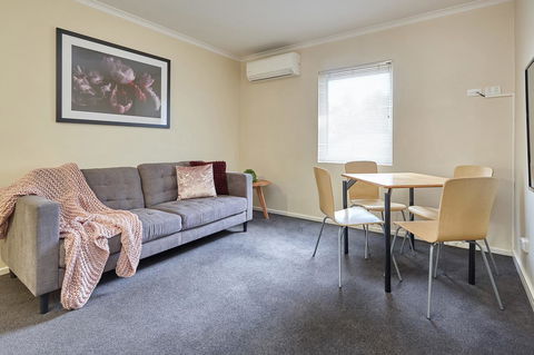 Elphin Serviced Apartments - Accommodation Yamba 7