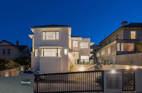 110 Hampden Apartments - Accommodation Yamba 0