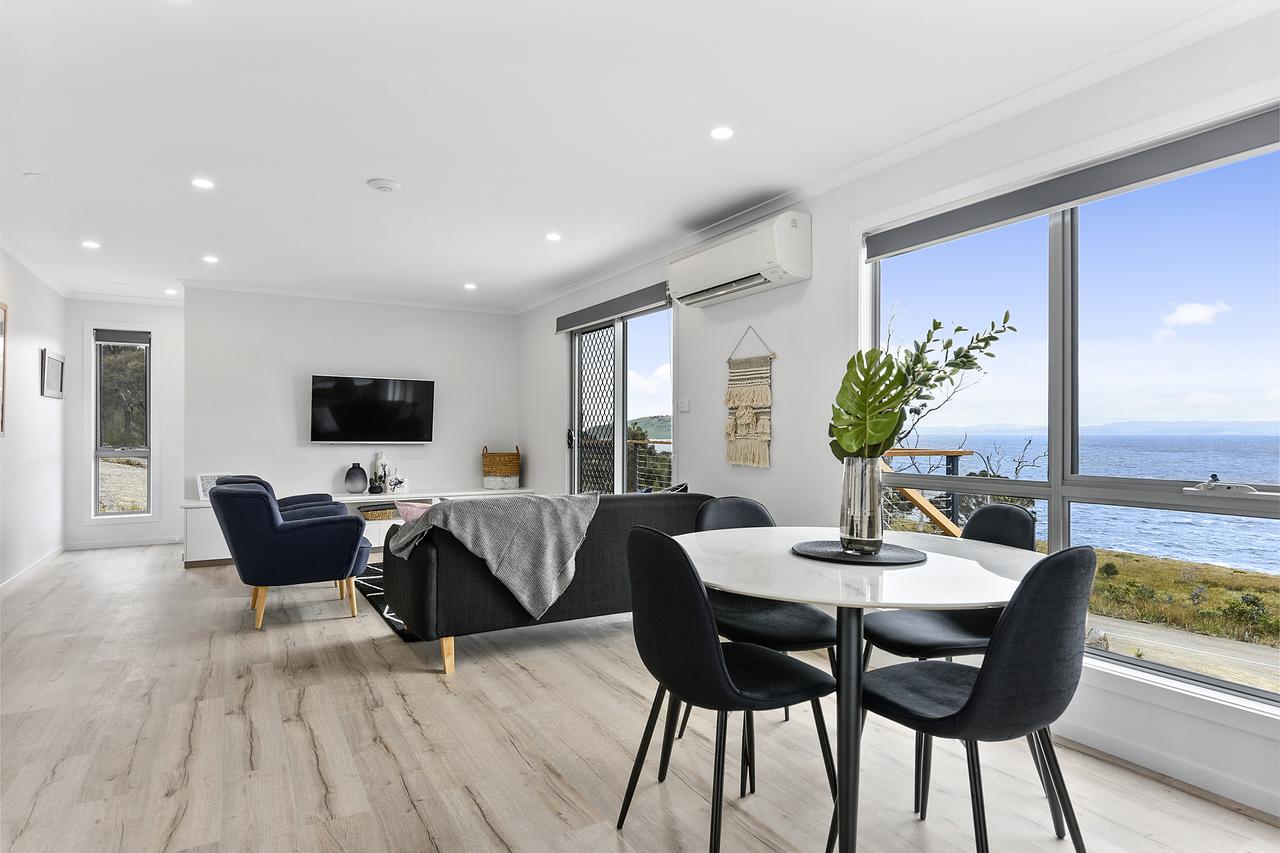 White Beach TAS Accommodation Yamba