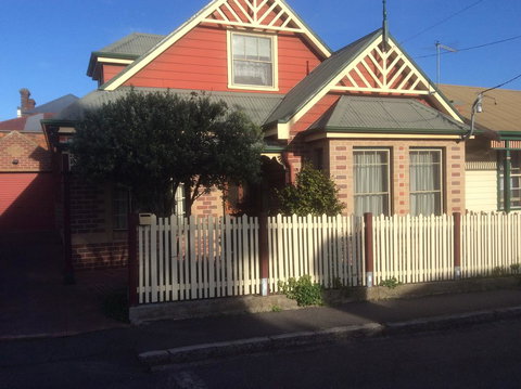 City Townhouse Walking Distance To City - Accommodation Yamba 0