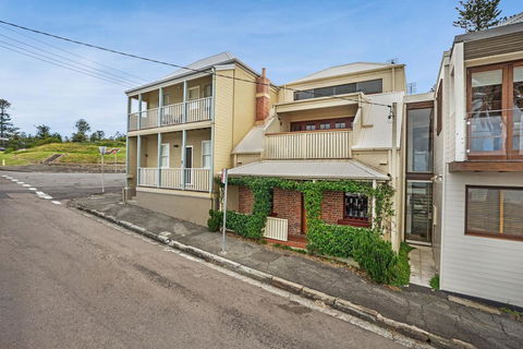 Newcastle Executive Homes - Oceanview Terrace - Accommodation Yamba 3