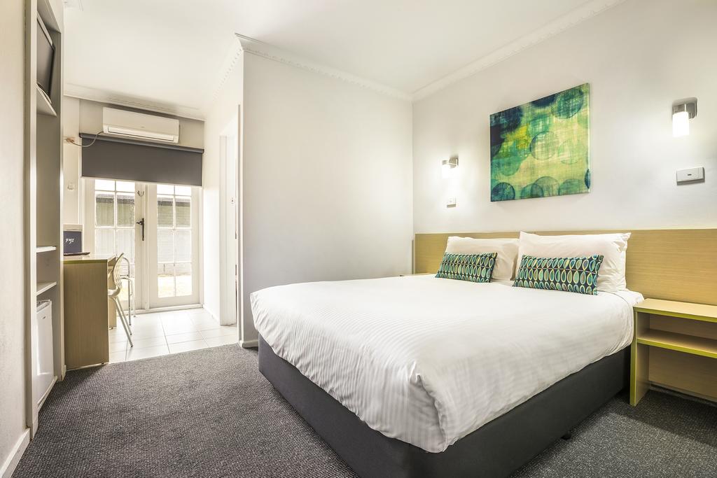 Airport West VIC Accommodation Yamba